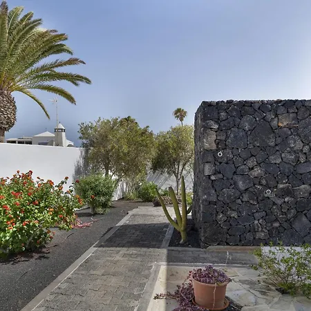 En Puerto Del Carmen, 2